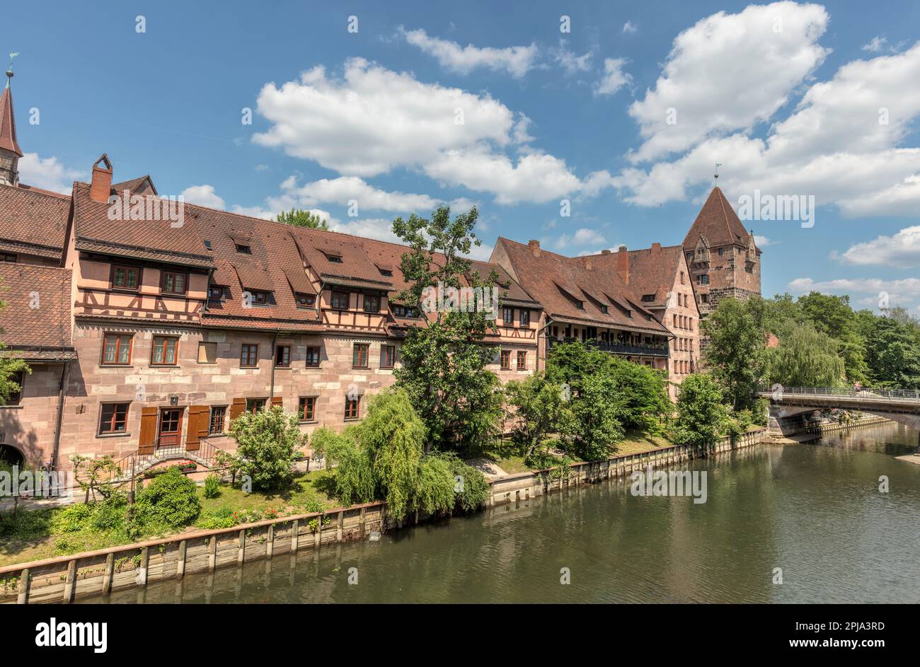 Heilig-Geist-Spital - HeiGei - ex ospedale medievale dal 1339 ma ricostruito dopo la seconda guerra mondiale ora una casa di riposo vicino al fiume Pegnitz. Norimberga. Foto Stock