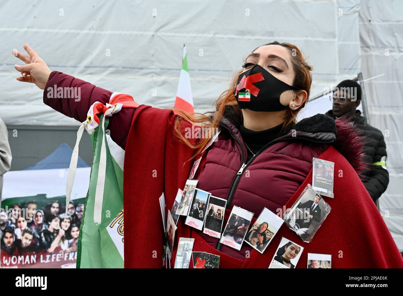 Londra, Regno Unito. Donne, vita, libertà le proteste sono continuate a Trafalgar Square mentre i manifestanti hanno chiesto la libertà per l'Iran. Credit: michael melia/Alamy Live News Foto Stock