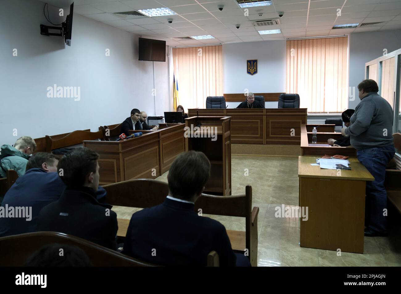 Non esclusiva: KYIV, UCRAINA - 1 APRILE 2023 - i partecipanti sono raffigurati durante un'audizione del tribunale per escludere la misura restrittiva per Metropolit Foto Stock