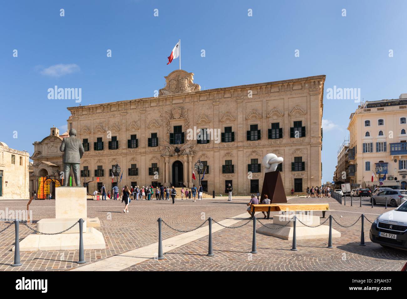 L'Auberge de Castille un edificio del XVIII secolo che serve come Ufficio del primo Ministro, Castiglia Place, Valletta, Città di Malta, Europa Foto Stock