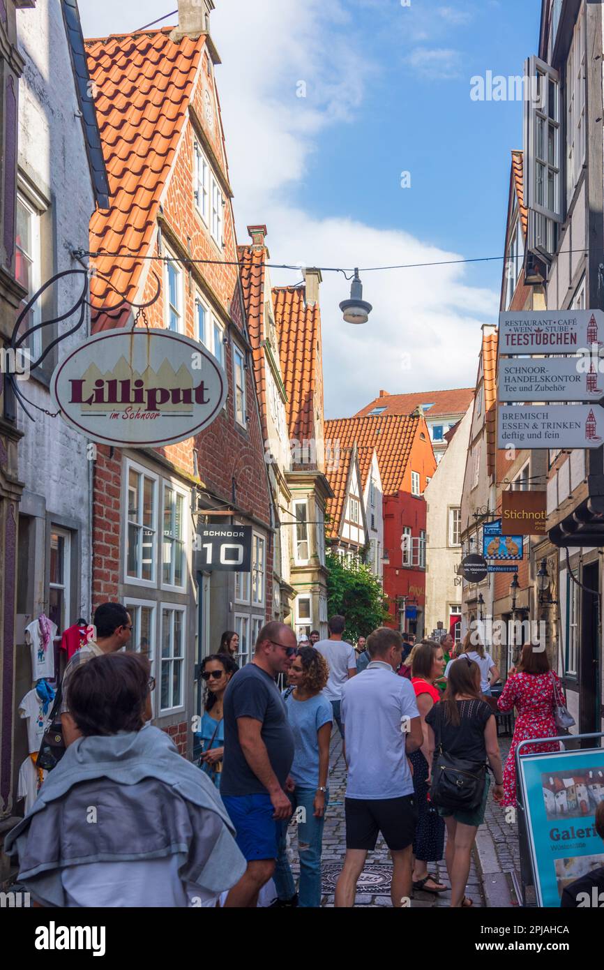 Brema: Quartiere Schnoor (Schnoorviertel), vicolo stretto, persone, piccoli negozi a , Brema, Germania Foto Stock