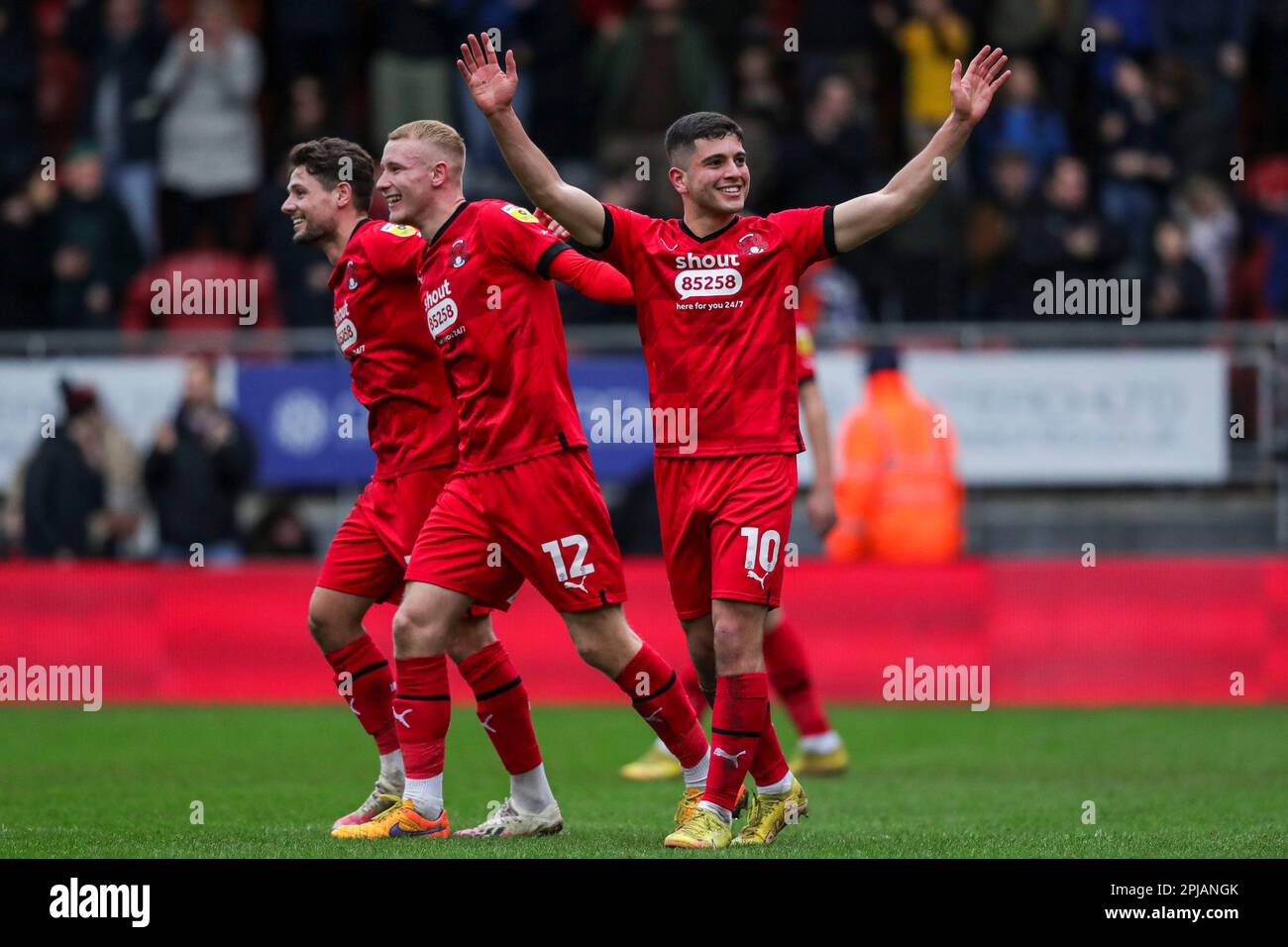 (Da sinistra a destra) Leyton Orient's Rob Hunt, Jordan Brown e Ruel Sotiriou festeggiano dopo la partita della Sky Bet League Two a Brisbane Road, Londra. Data immagine: Sabato 1 aprile 2023. Foto Stock