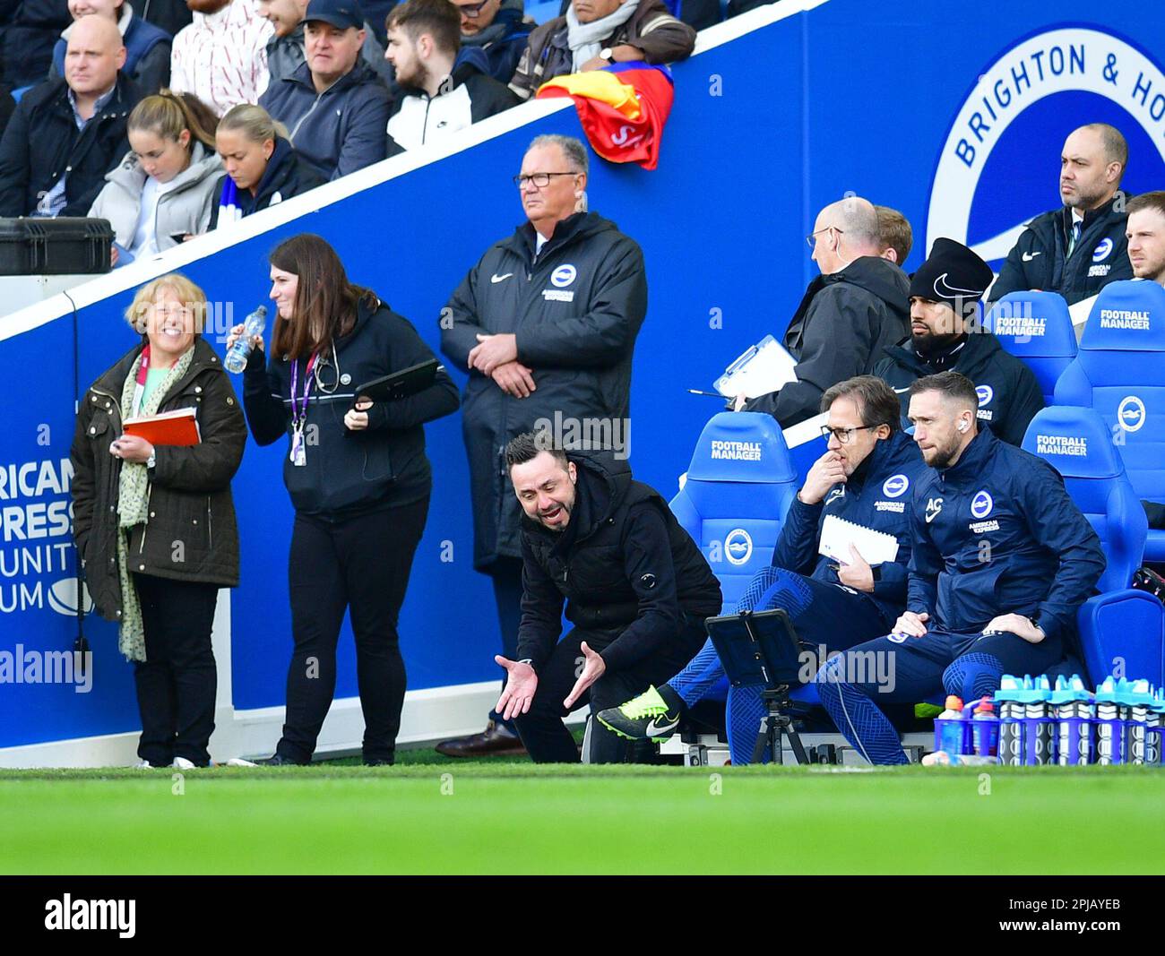 Brighton, Regno Unito. 01st Apr, 2023. Roberto De Zerbi Manager di Brighton e Hove Albion mostra la sua frustrazione durante la partita di Premier League tra Brighton & Hove Albion e Brentford all'Amex il 1st 2023 aprile a Brighton, Inghilterra. (Foto di Jeff Mood/phcimages.com) Credit: PHC Images/Alamy Live News Foto Stock