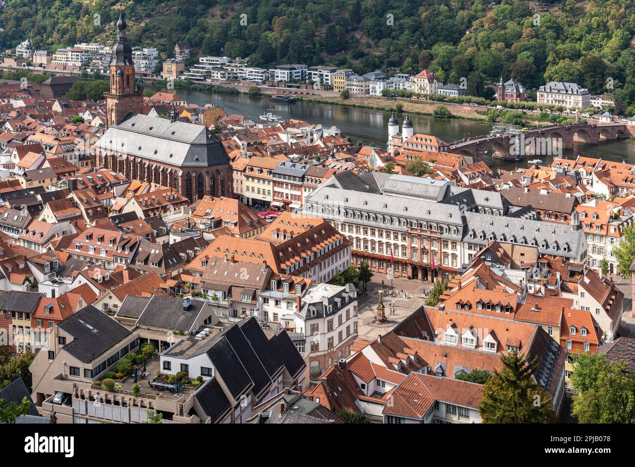 Veduta aerea del centro storico di Heidelberg dal punto panoramico del castello di Heidelberg, Baden-Württemberg, Germania Foto Stock