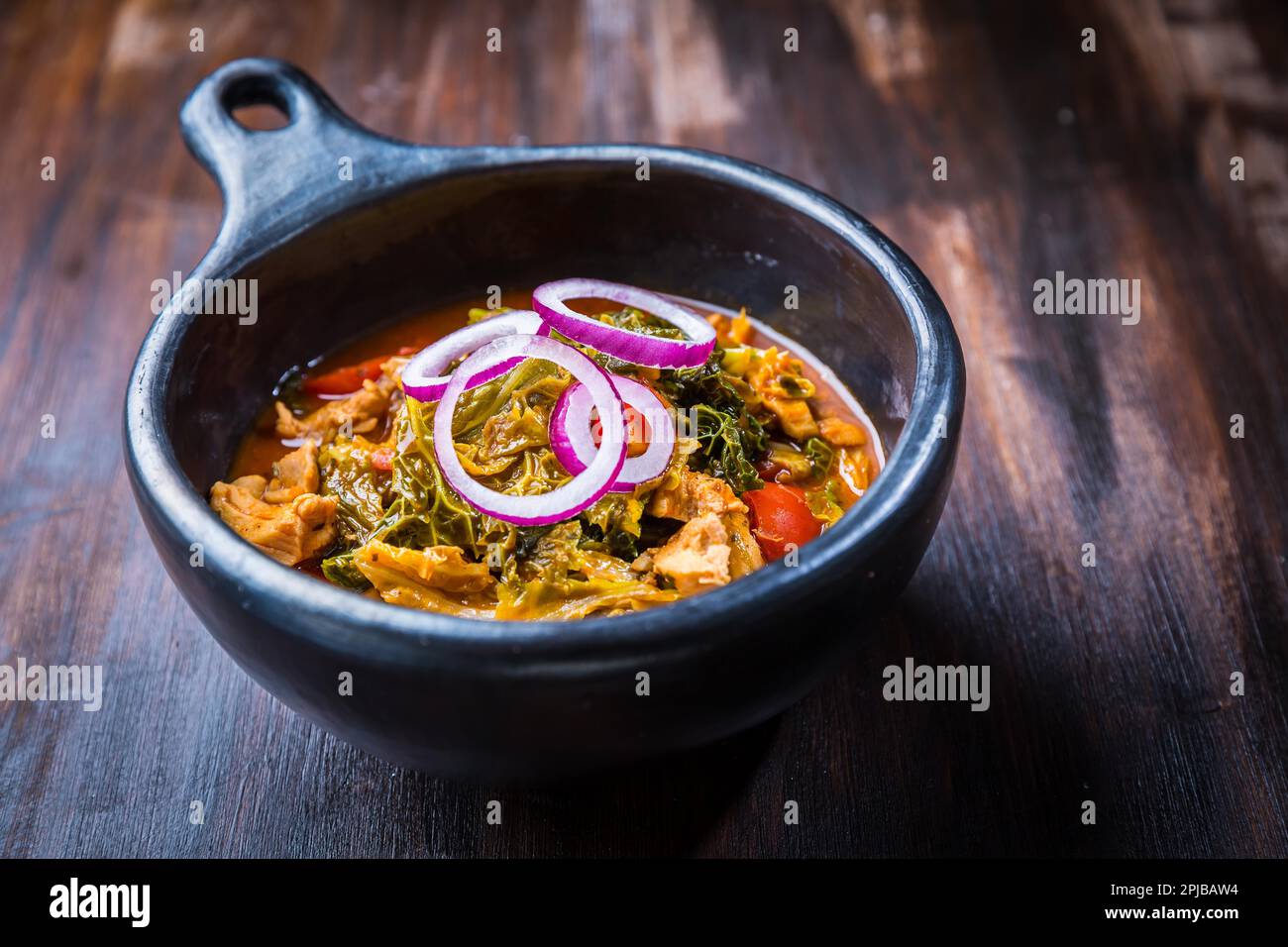 Deliziosa la verza stufata o zuppa di pollo Foto Stock