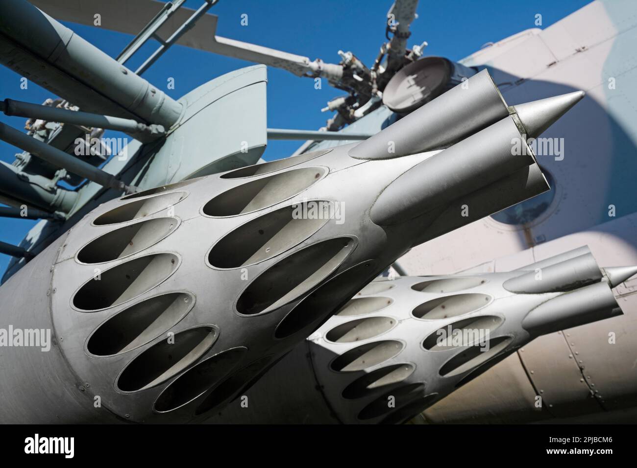 Lanciamissili di un elicottero militare Foto Stock