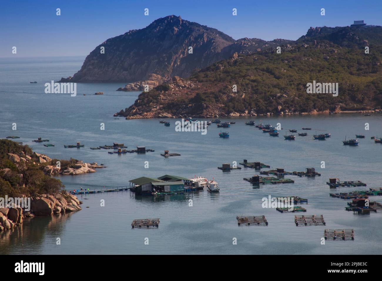 Barche da pesca a Vinh Hy Bay, South China Sea, Vietnam Foto Stock