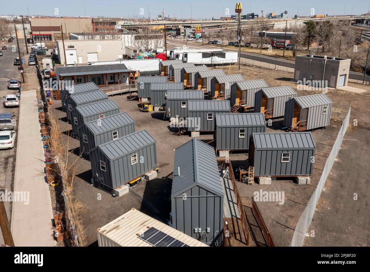 Denver, Colorado, piccole case, costruite dal Colorado Village Collaborative per i senzatetto. L'amato villaggio della comunità è destinato ad essere Foto Stock