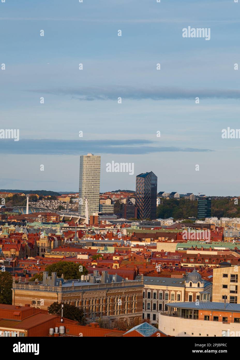 Un mix di edificio moderno e classico, dal paesaggio cittadino di Gothenburg Foto Stock
