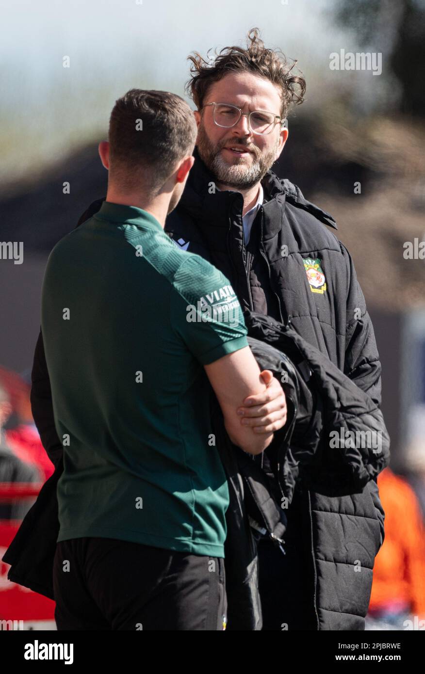 Wrexham, Wrexham County Borough, Galles. 1st aprile 2023. Il direttore esecutivo di Wrexham, Humphrey Ker, si trova in campo prima del calcio d’inizio, durante il Wrexham Association Football Club V Oldham Athletic Association Football Club presso l’ippodromo, nella Vanarama National League. (Credit Image: ©Cody Froggatt/Alamy Live News) Foto Stock