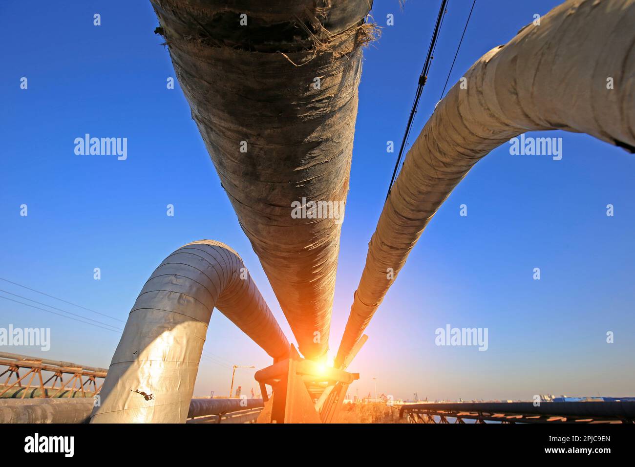 Attrezzature e tubazioni per giacimenti petroliferi Foto Stock