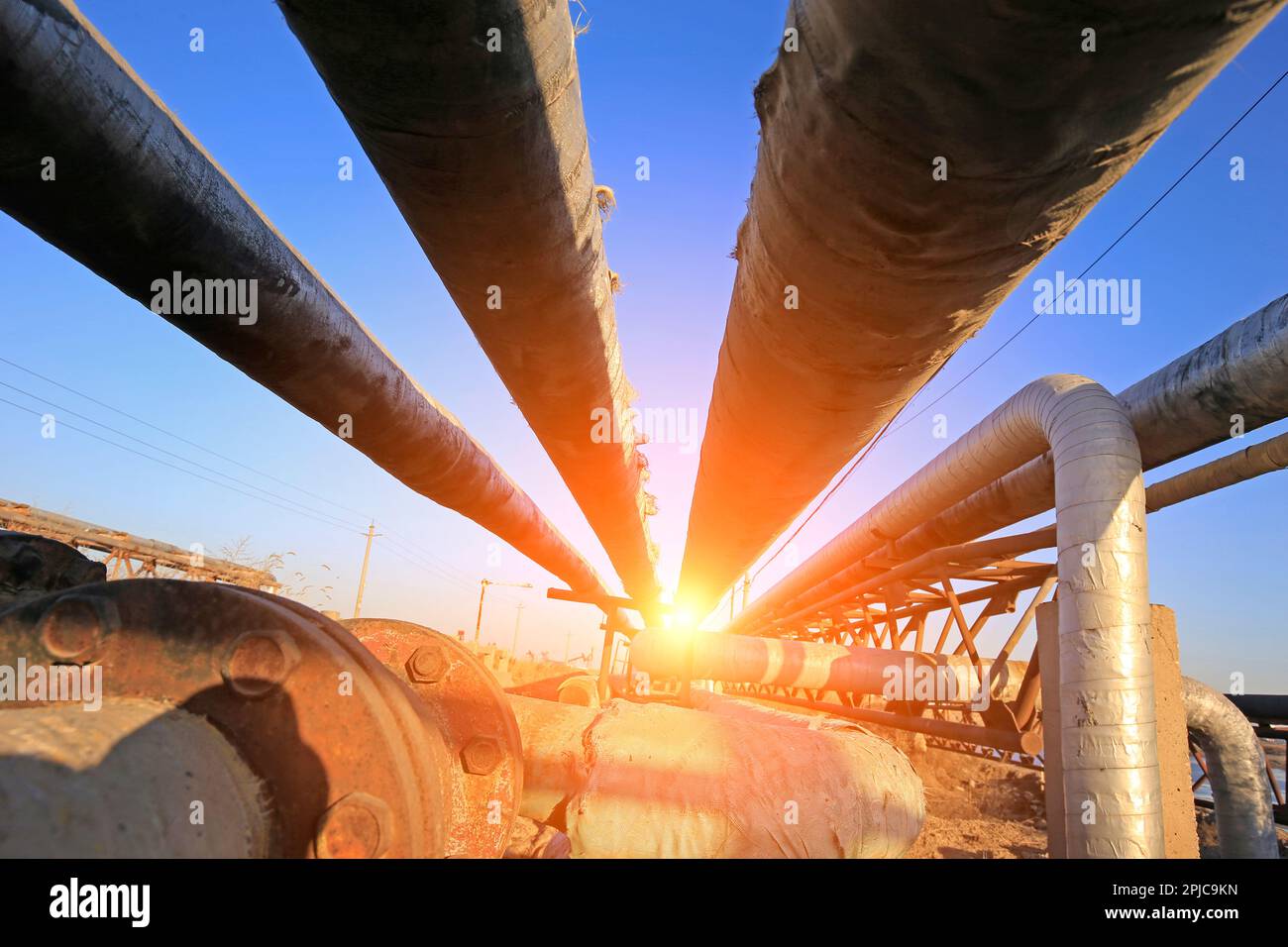 Attrezzature e tubazioni per giacimenti petroliferi Foto Stock
