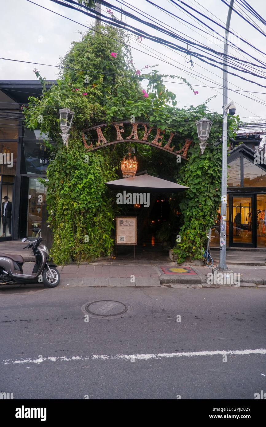 La Vafela porta d'ingresso, una popolare destinazione night club per turisti a Seminyak, Bali, Indonesia Foto Stock