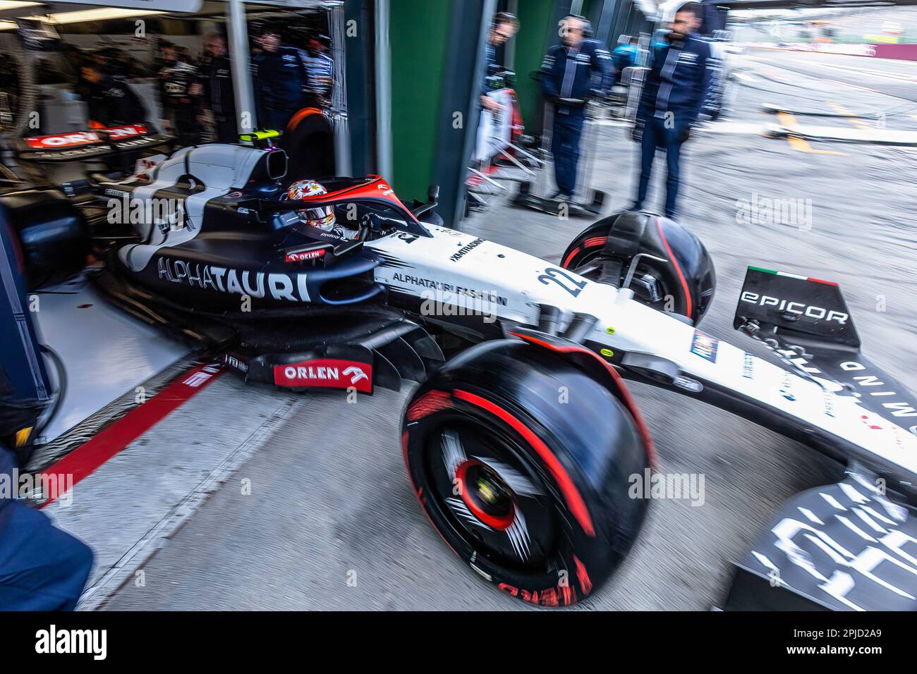 Melbourne, Australia. 01st Apr, 2023. Yuki Tsunoda del Giappone guida la (22) Scuderia AlphaTauri AT04 durante le prove finali in vista del Gran Premio d'Australia F1 sul circuito di Albert Park Grand Prix. Credit: SOPA Images Limited/Alamy Live News Foto Stock