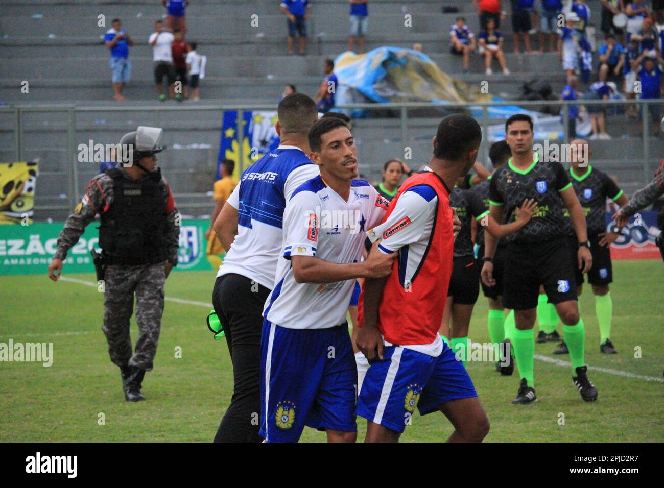 1 aprile 2023, Manaus, Amazonas, Brasile: (SPO) Campionato di calcio Amazonas vs Nacional. 01 aprile 2023, Amazona, Manaus, Brasile: In un duello con una mossa controversa allo stadio Carlos Zamith, Amazonas e Nacional sono stati legati 0-0 il Sabato (01), per la seconda tappa delle semifinali del Campionato di calcio Amazonense. Con il risultato, il team dell'allenatore Rafael Lacerda ha conquistato un posto senza precedenti nella finale della competizione. Nella prima partita, Amazonas, 'l'Onca-Pintada' che aveva già avuto il vantaggio di giocare per due uguali punteggi, per aver avuto una migliore campagna nella prima p Foto Stock