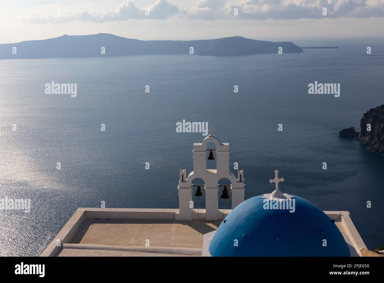 Tre campane di Fira, Fira, Santorini, Grecia Foto Stock