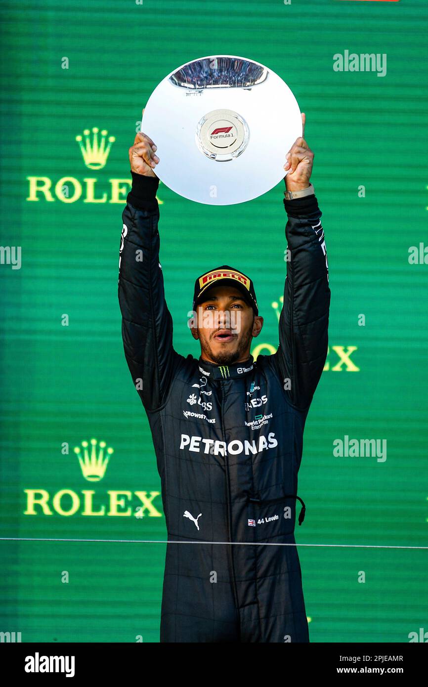 Melbourne, Australia. 02nd Apr, 2023. Primo : 2nd aprile 2023, motorsport, Formula 1, Formula uno, Stagione 2023, Gran Premio d'Australia, la Formula 1 Rolex Gran Premio d'Australia 2023, 3rd° round del Campionato del mondo di Formula uno 2023, sull'Albert Park Circuit, a Melbourne, Australia, la gara, HAMILTON Lewis (gbr), Mercedes AMG F1 Team W14, podio ritratto Credit: dpa/Alamy Live News Foto Stock