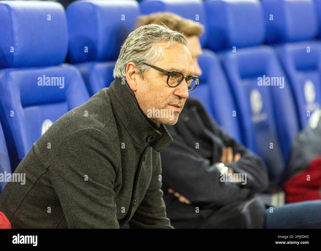 Sport, calcio, Bundesliga, 2022/2023, FC Schalke 04 vs. Bayer 04 Leverkusen 0-3, Veltins Arena Gelsenkirchen, Markus Breglec, Chief Marketing und Innovation Officer (Bayer), le NORMATIVE DFL VIETANO L'USO DELLE FOTOGRAFIE COME SEQUENZE DI IMMAGINI E/O QUASI-VIDEO Foto Stock