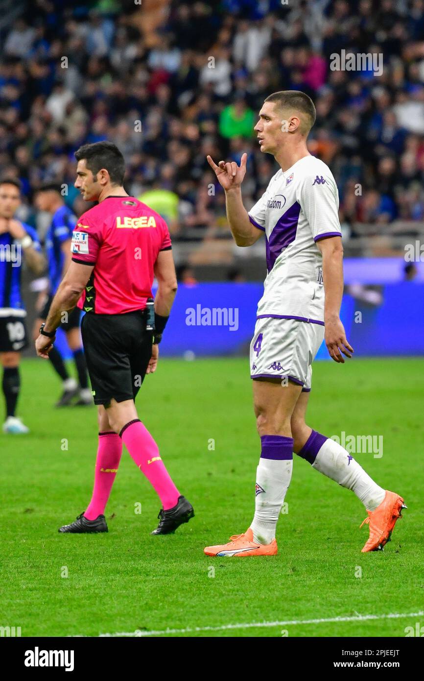 Milano, Italia. 01st Apr, 2023. Nikola Milenkovic (4) di Fiorentina visto in Serie Un match tra Inter e Fiorentina a Giuseppe Meazza a Milano. (Photo Credit: Gonzales Photo/Alamy Live News Foto Stock