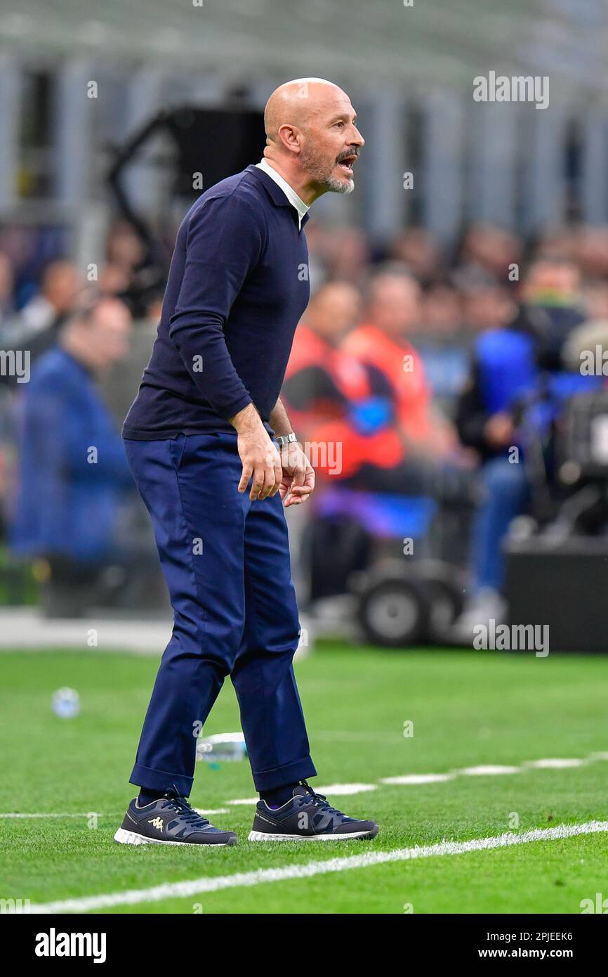 Milano, Italia. 01st Apr, 2023. Allenatore capo Vincenzo Italiano di Fiorentina visto in Serie Un match tra Inter e Fiorentina a Giuseppe Meazza a Milano. (Photo Credit: Gonzales Photo/Alamy Live News Foto Stock