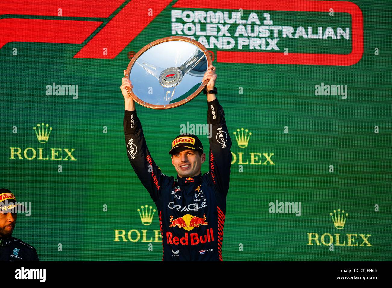Melbourne, Australia. 02nd Apr, 2023. Primo : 2nd aprile 2023, motorsport, Formula 1, Formula uno, Stagione 2023, Gran Premio d'Australia, la Formula 1 Rolex Gran Premio d'Australia 2023, 3rd° round del Campionato del mondo di Formula uno 2023, sull'Albert Park Circuit, a Melbourne, Australia, la gara, VERSTAPPEN Max (Ned), Red Bull Racing RB19, podio ritratto Credit: dpa/Alamy Live News Foto Stock