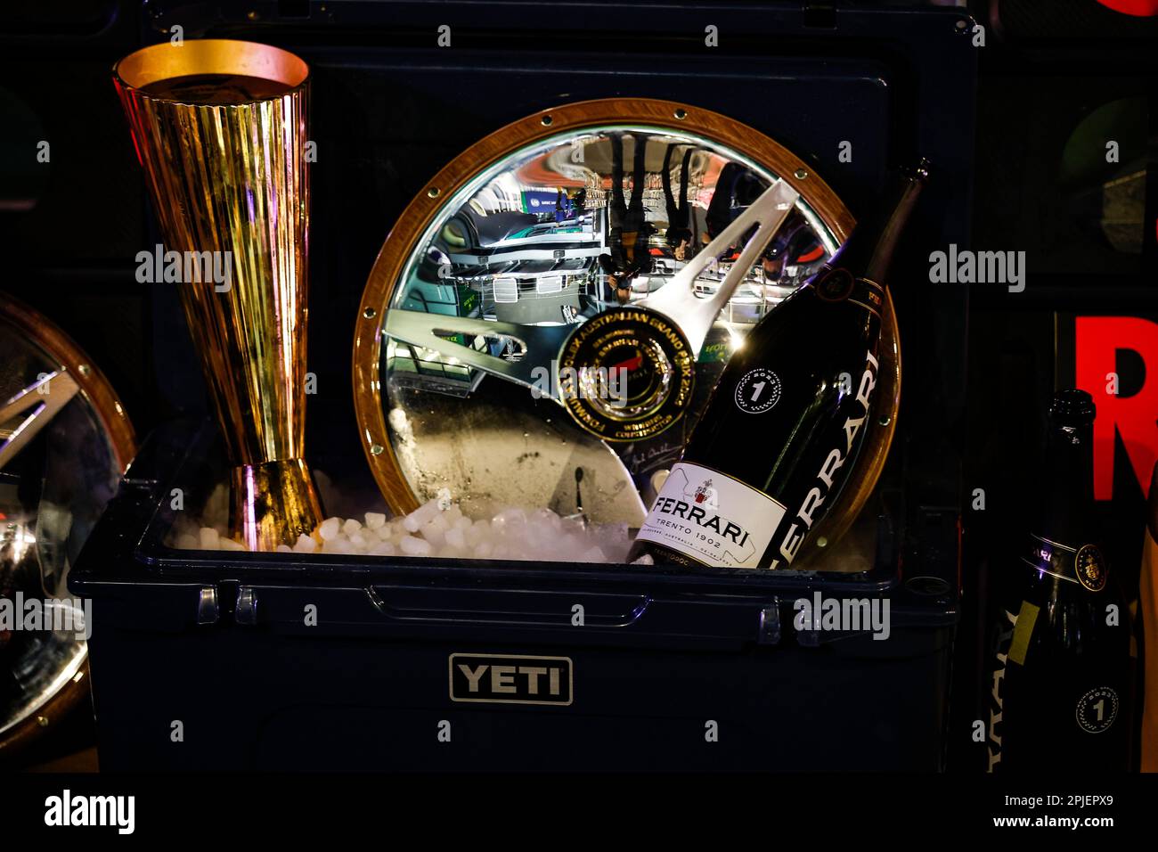 Melbourne, Australia. 2nd Apr, 2023. Vincitore del trofeo, F1° Gran Premio d'Australia all'Albert Park Circuit il 2 aprile 2023 a Melbourne, Australia. (Foto da ALTO DUE) Credit: dpa/Alamy Live News Foto Stock