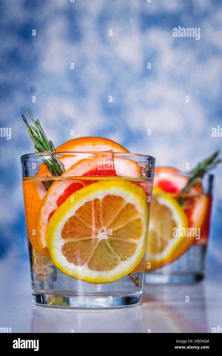 bevanda rinfrescante con pompelmo fresco e limone Foto Stock