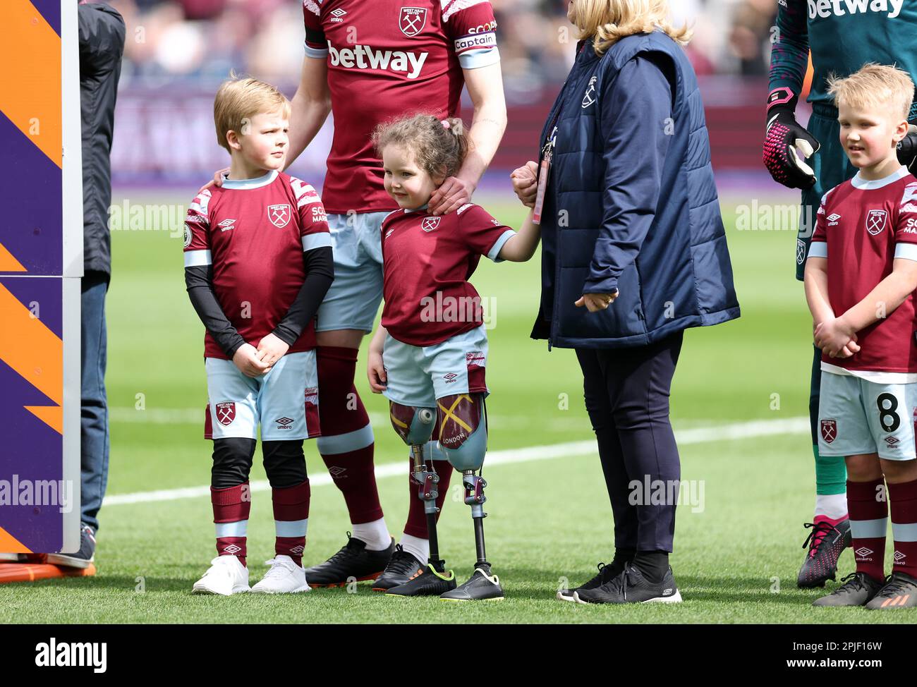 Il giorno della partita mascotte durante la partita della Premier League al London Stadium, Londra. Data immagine: Domenica 2 aprile 2023. Foto Stock