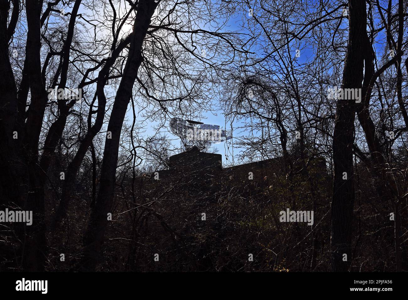Antenna radar abbandonata, Camp Hero state Park, Montauk, Long Island, NY Foto Stock