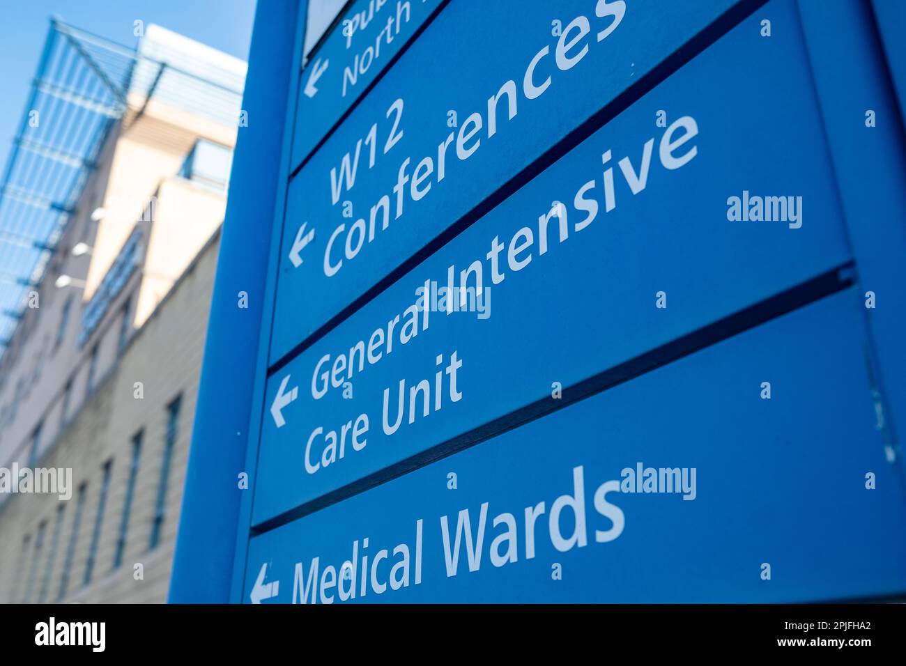 Londra - Febbraio 2023: Cartello di General Intensive Care all'Hammersmith Hospital Foto Stock