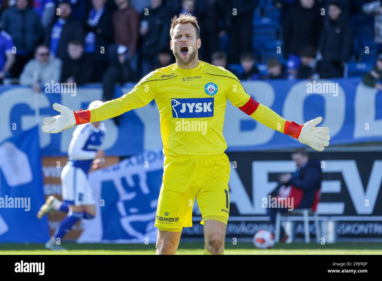 Lyngby, Danimarca. 02nd Apr, 2023. Il portiere Nicolai Larsen (1) di Silkeborg SE visto durante la partita Superliga del 3F tra Lyngby Boldklub e Silkeborg SE allo stadio Lyngby di Lyngby. (Photo Credit: Gonzales Photo/Alamy Live News Foto Stock