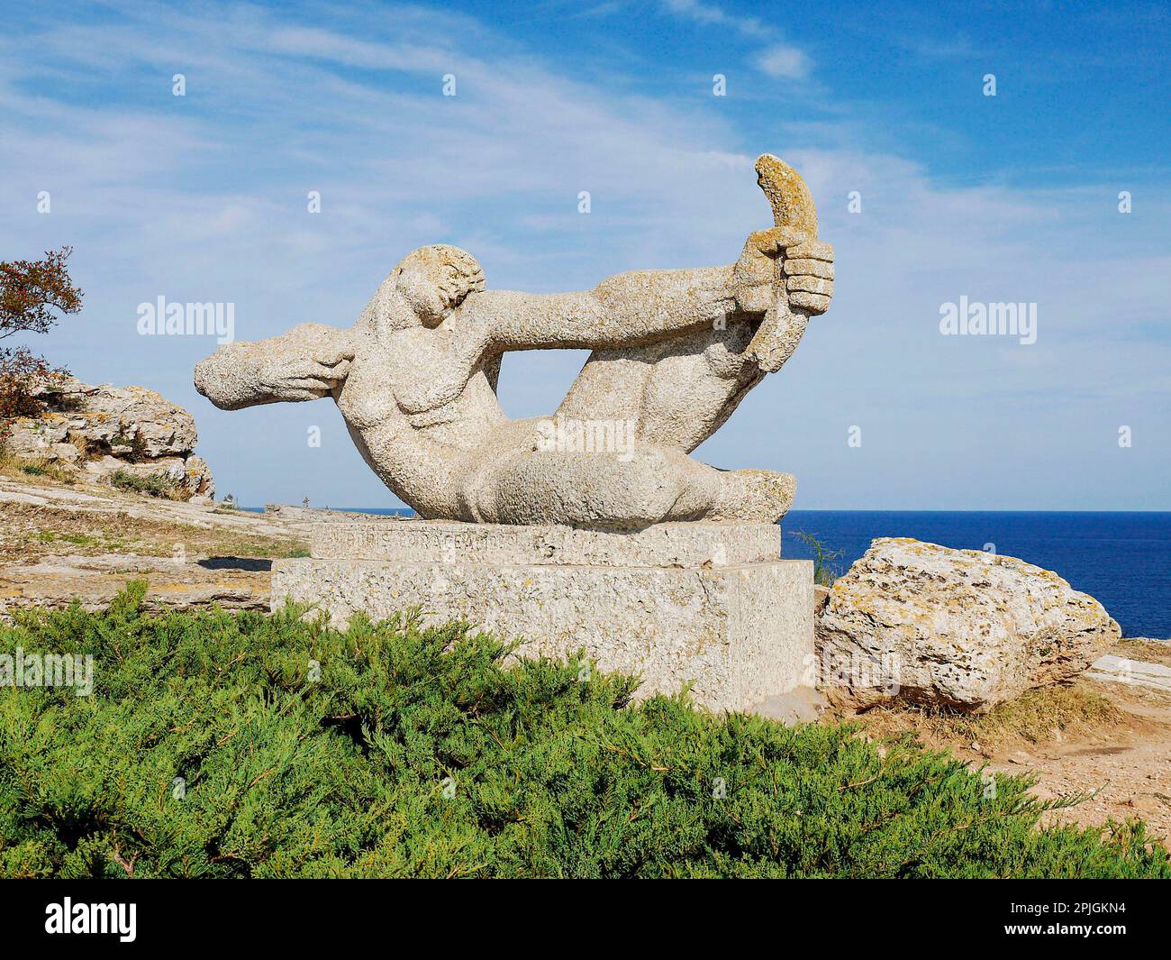 Archer Monument che si affaccia sul Mar Nero sulla penisola di Capo Kaliakra, provincia di Dobrich, Bulgaria Foto Stock