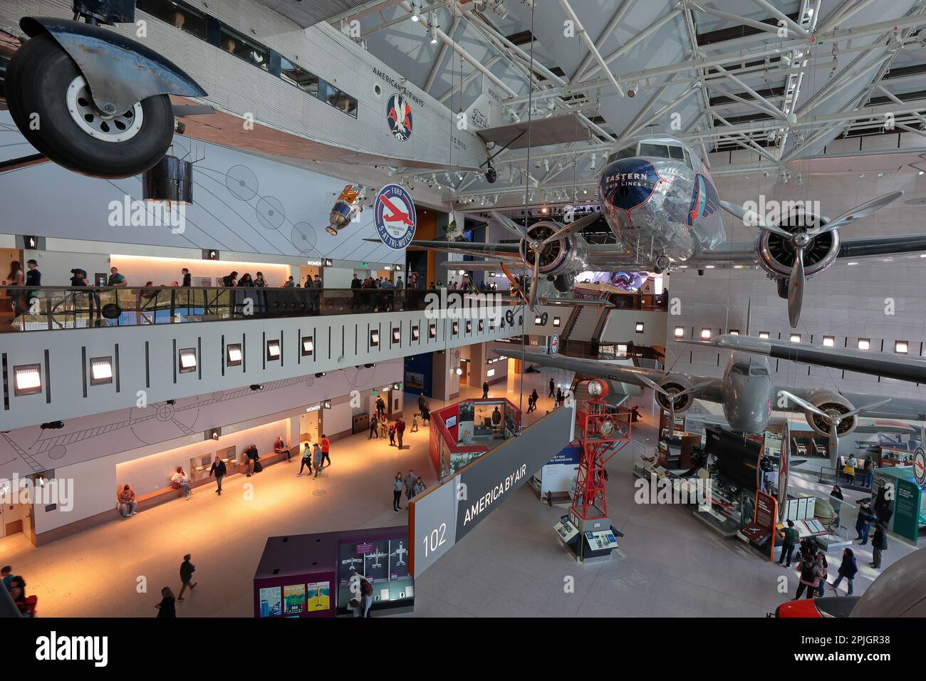All'interno dello Smithsonian National Air and Space Museum, Washington DC. La mostra America by Air esplora i viaggi aerei e il settore delle compagnie aeree Foto Stock