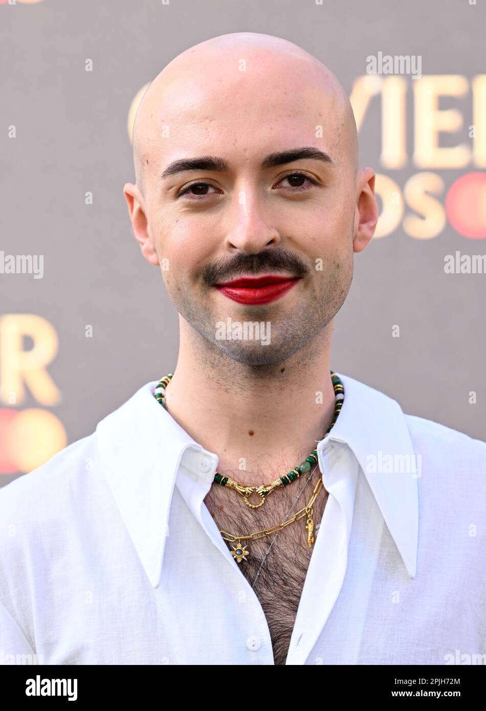 Londra, Regno Unito. 02nd Apr, 2023. Londra, Regno Unito. Aprile 2nd, 2023. Rob Madge arriva all'Olivier Awards 2023, Royal Albert Hall, Londra. Credit: Doug Peters/Alamy Live News Foto Stock