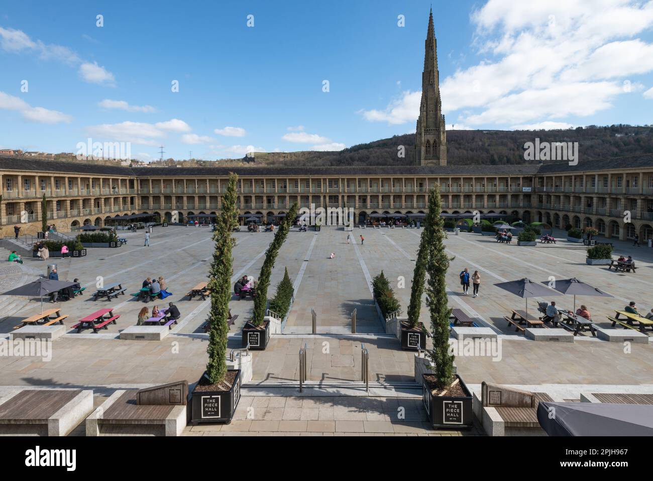 The Piece Hall, Halifax, West Yorkshire, 2 aprile 2023. Foto Stock