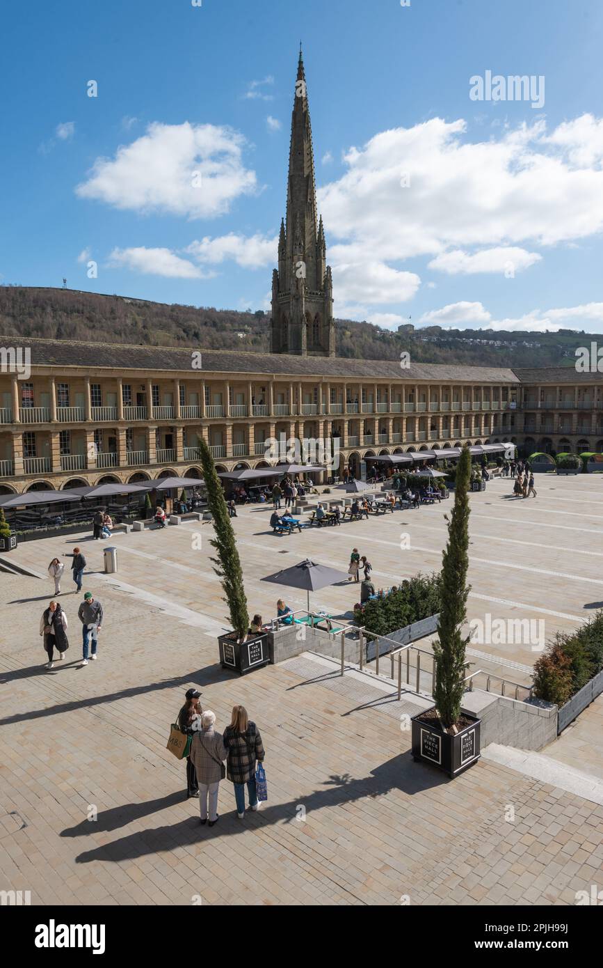 The Piece Hall, Halifax, West Yorkshire, 2 aprile 2023. Foto Stock