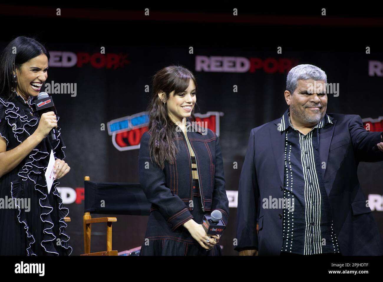 Netflix's Mercoledì alle NYCC2022 Foto Stock