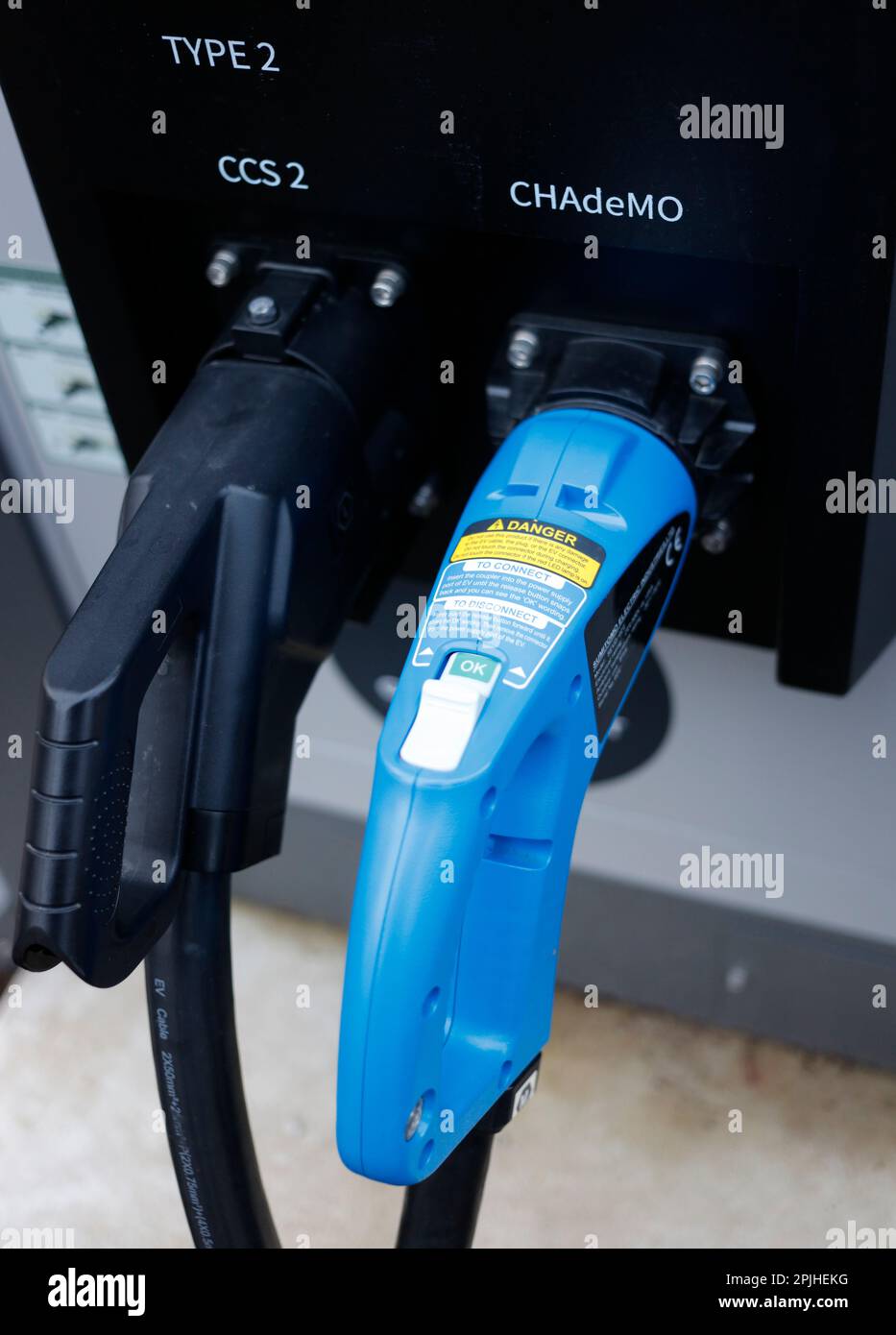 Connettori di carica del veicolo elettrico EV - punti di carica del veicolo elettrico Foto Stock