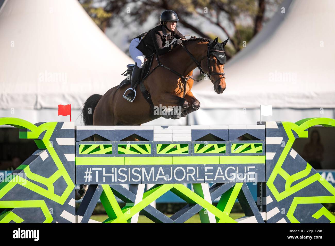 Jacqueline Steffens-Daley, Canada, partecipa a un evento Major League Show Jumping al Desert International Horse Park di Coachella, California. Foto Stock