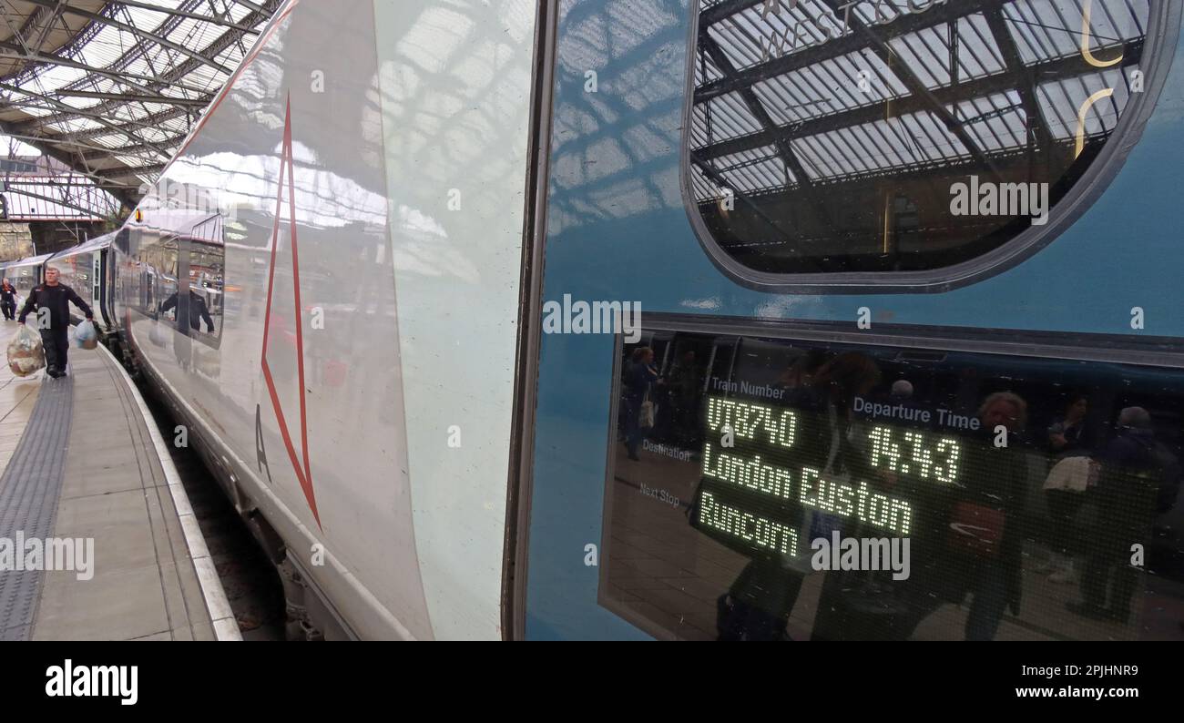 Avanti West Coast Pendolino 390156, a Liverpool Lime Street, stazione principale, Liverpool, Merseyside, Inghilterra, REGNO UNITO, L1 1JD Foto Stock