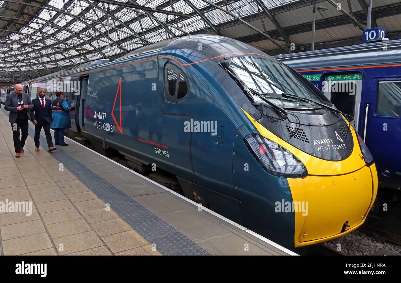 Avanti West Coast Pendolino 390156, a Liverpool Lime Street, stazione principale, Liverpool, Merseyside, Inghilterra, REGNO UNITO, L1 1JD Foto Stock