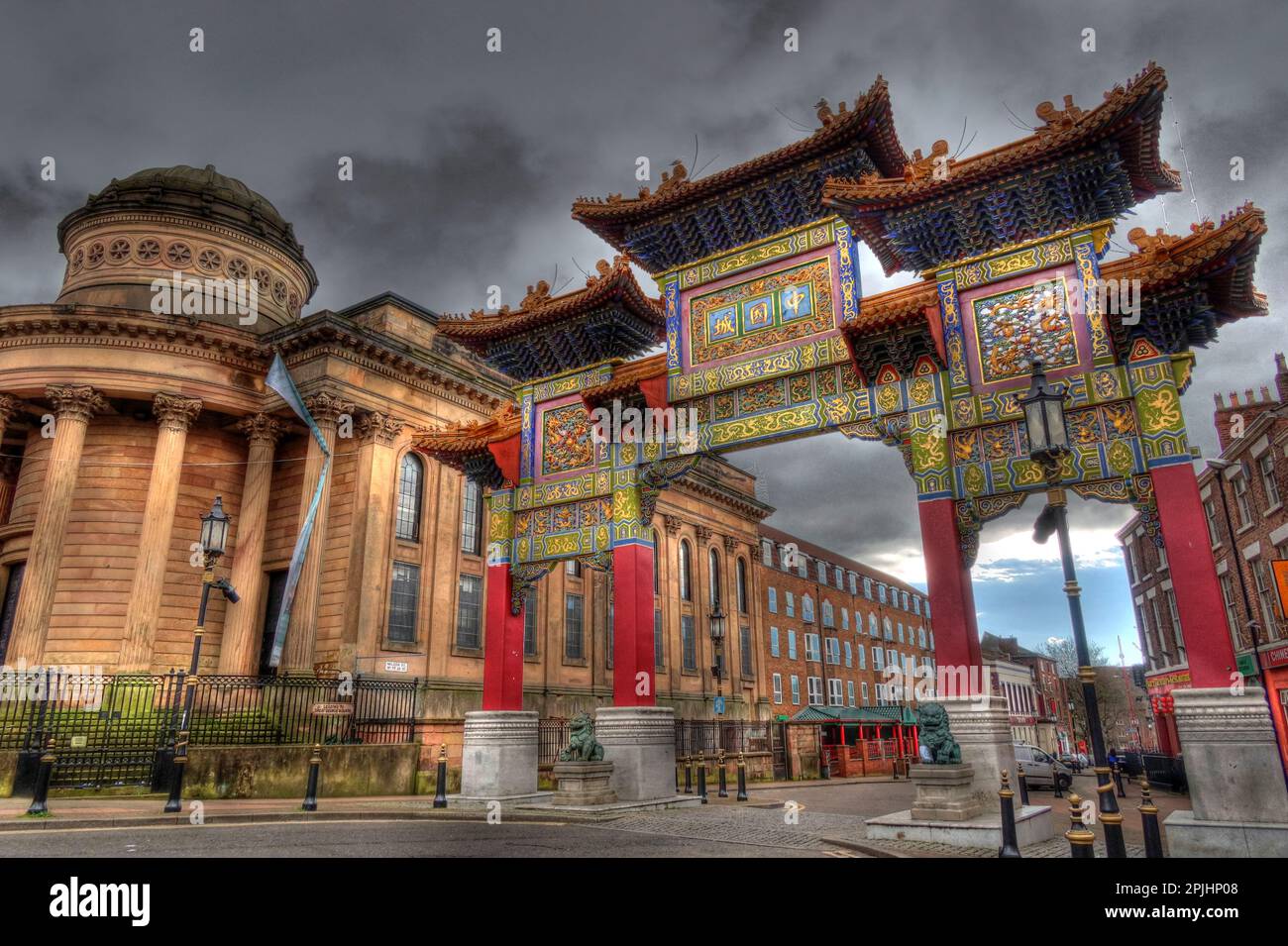 The paifang Chinatown Gate, Nelson Street, Liverpool, Merseyside, Inghilterra, REGNO UNITO, L1 5DN Foto Stock