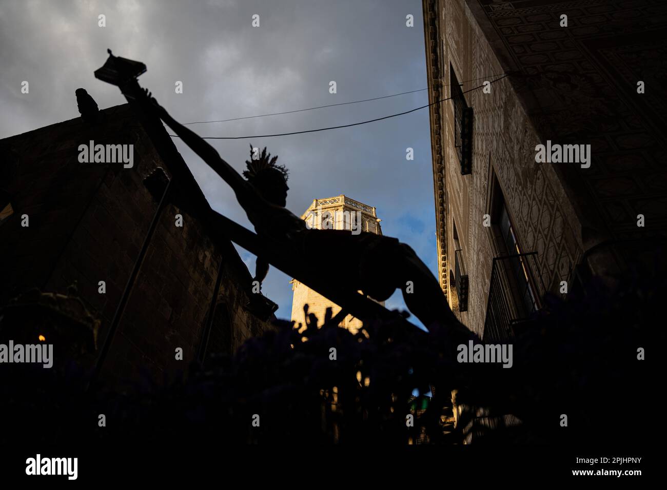 Barcellona, Barcellona, Spagna. 2nd Apr, 2023. La Processione della buona morte passa per il centro di Barcellona durante la Domenica delle Palme della settimana Santa. La settimana Santa è la commemorazione cristiana annuale della Passione di Cristo. (Credit Image: © Marc Asensio Clupes/ZUMA Press Wire) SOLO PER USO EDITORIALE! Non per USO commerciale! Foto Stock
