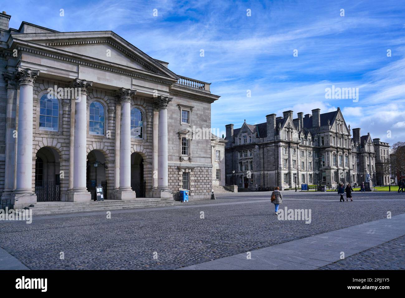 Dublino, Irlanda - Marzo 2023: Trinity College, Università di Dublino, vista del vecchio campus centrale Foto Stock