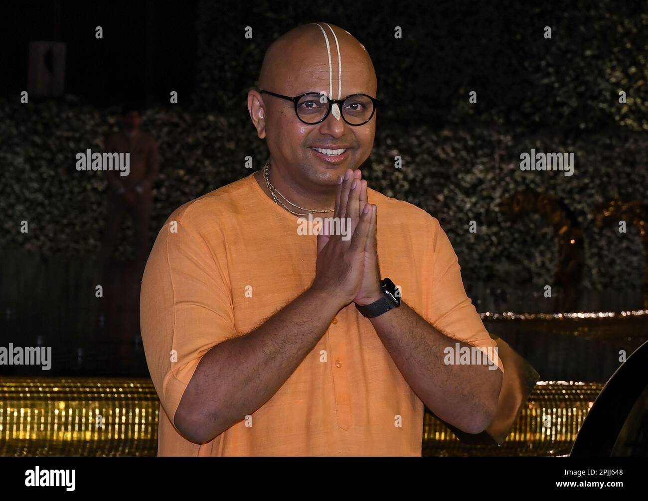 Mumbai, India. 31st Mar, 2023. Il monaco indiano e l'oratore motivazionale Gaur Gopal Das posa per una foto durante l'inaugurazione del Nita Mukesh Ambani Cultural Centre (NMACC) a Mumbai. (Foto di Ashish Vaishnav/SOPA Images/Sipa USA) Credit: Sipa USA/Alamy Live News Foto Stock