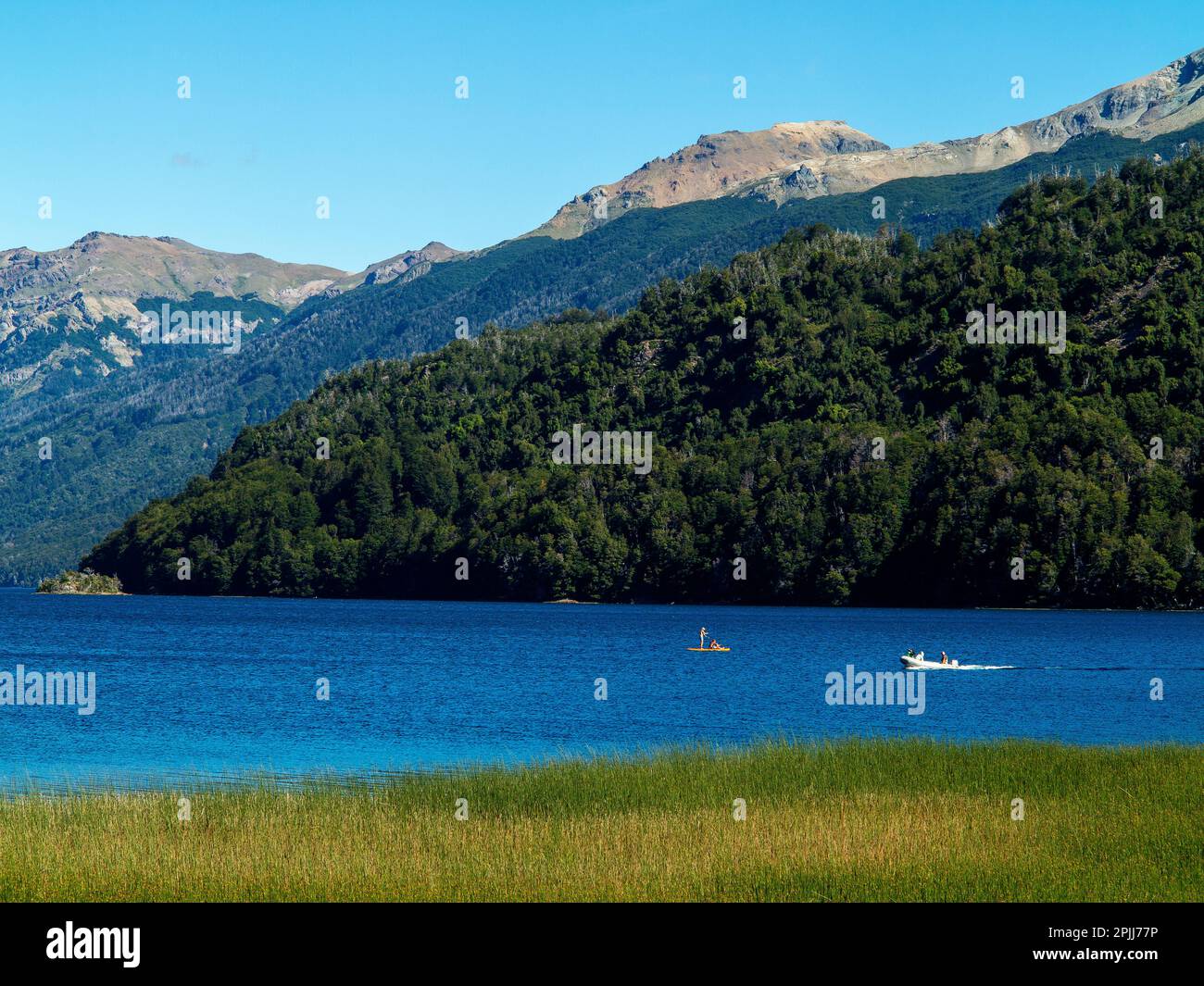 Lago Falkner sulla strada dei sette Laghi, Parco Nahuel Huapi, Ruta 40, Provincia di Neuquén, Argentina Foto Stock