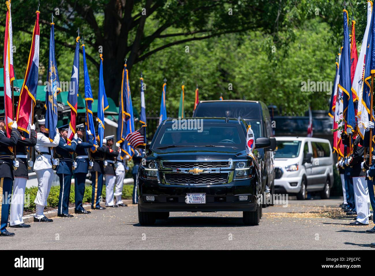 Il presidente sudcoreano Moon Jae-in arriva alla Casa Bianca per incontrare il presidente Joe Biden venerdì 21 maggio 2021. (Foto ufficiale della Casa Bianca di Cameron Smith) Foto Stock