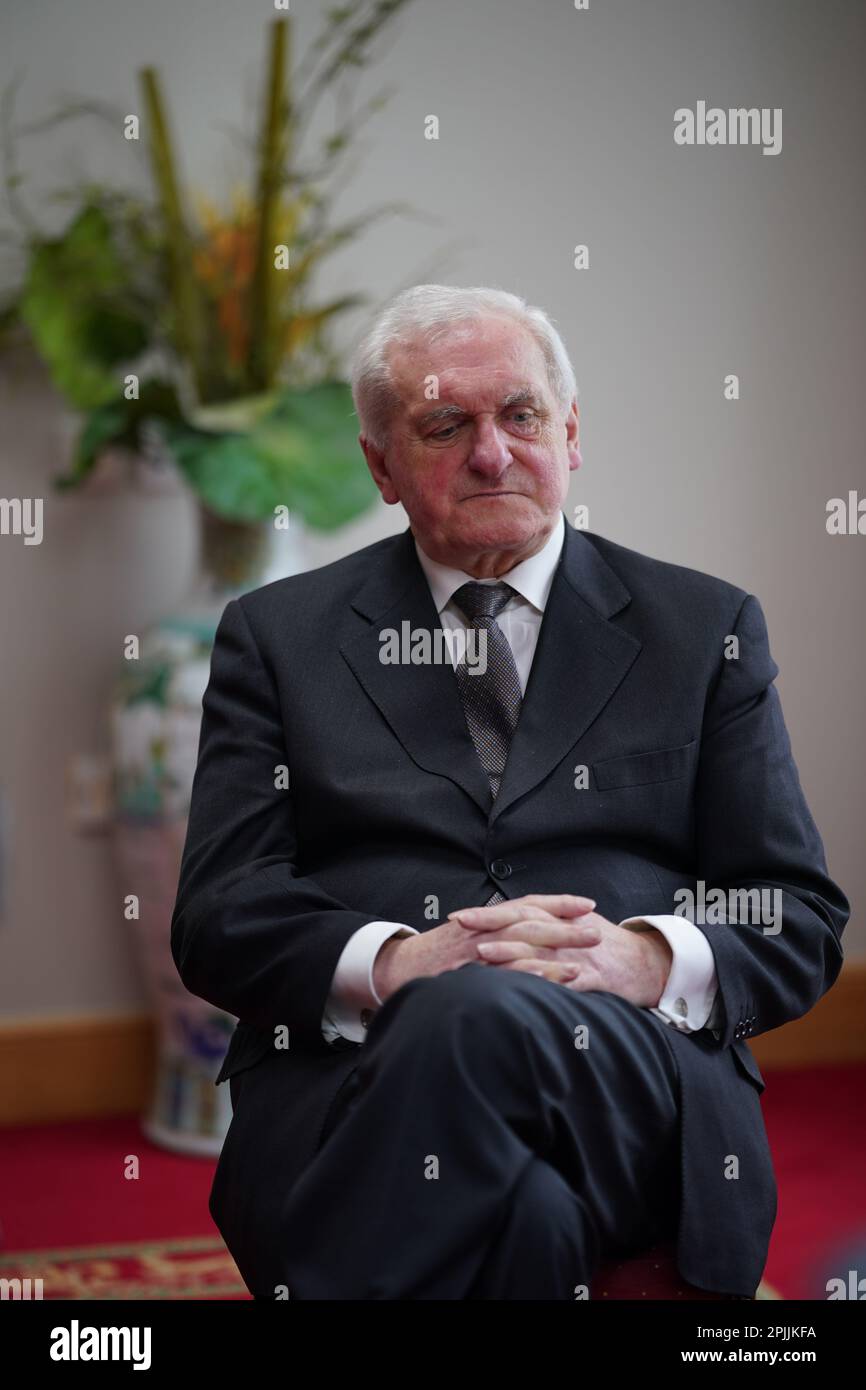 L'ex taoiseach Bertie Ahern parla al PA Media di Dublino alla vigilia del 25th° anniversario dell'accordo del Venerdì Santo. L'ex taoiseach considera la persistente instabilità delle istituzioni politiche dell'Irlanda del Nord uno dei suoi più grandi rimpianti per i negoziati sull'accordo del Venerdì Santo. Data immagine: Venerdì 31 marzo 2023. Foto Stock