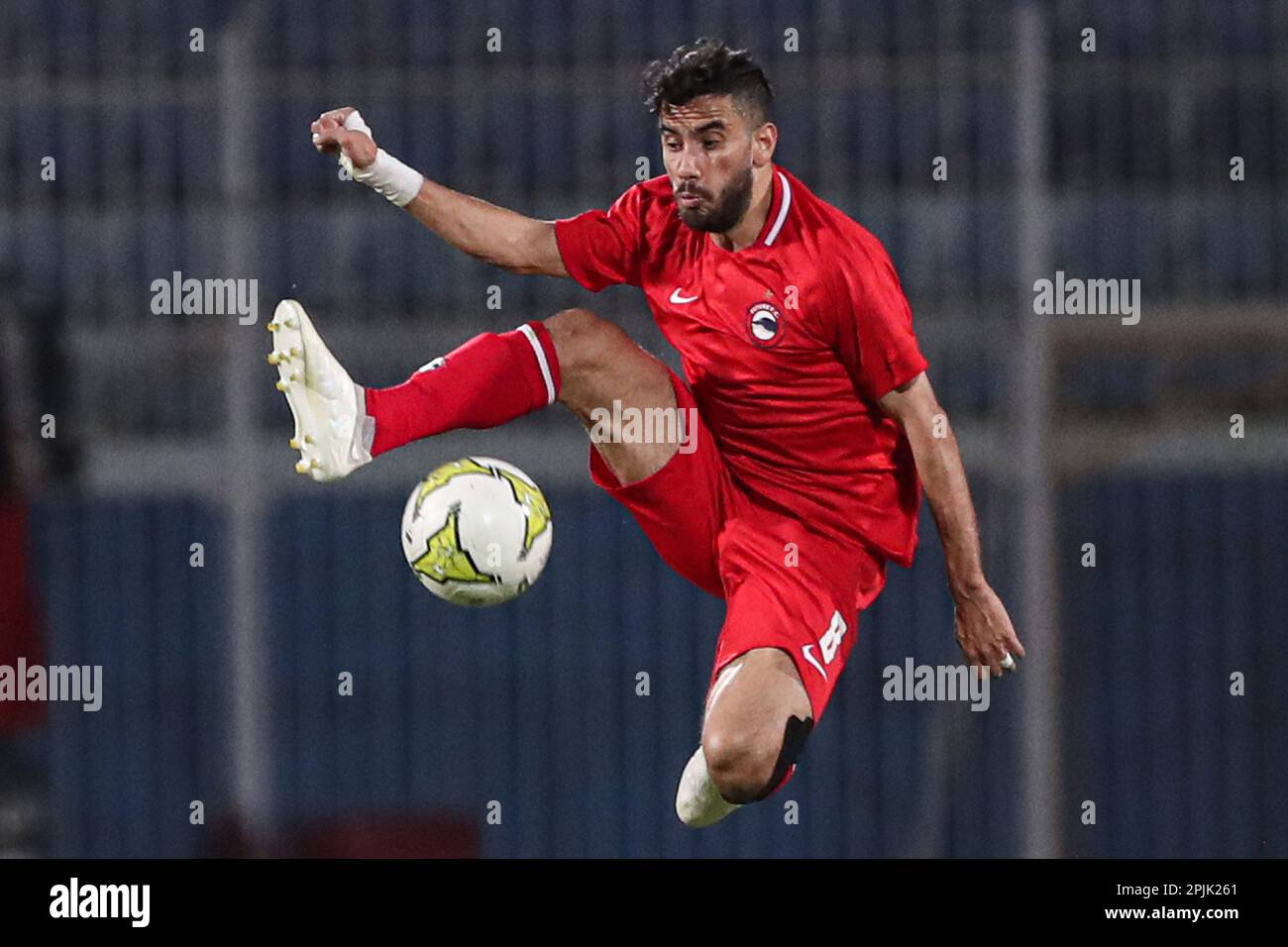 Cairo, Egitto. 2nd Apr, 2023. Nasser Maher of Future compete durante la Confederation of African Football (CAF) Confederation Cup tra Pyramids FC e Future al Cairo, Egitto, il 2 aprile 2023. Credit: Ahmed Gomaa/Xinhua/Alamy Live News Foto Stock