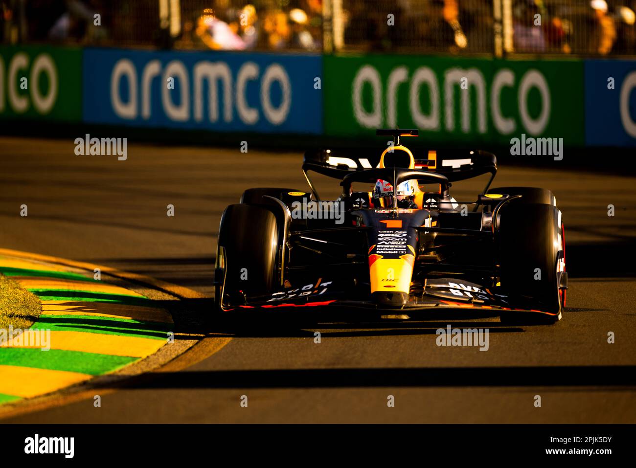 Melbourne, Australia. 02nd Apr, 2023. Max Verstappen dei Paesi Bassi guida la (1) Oracle Red Bull Racing RB19 durante il Gran Premio d'Australia F1 al circuito di Albert Park Grand Prix. Credit: SOPA Images Limited/Alamy Live News Foto Stock